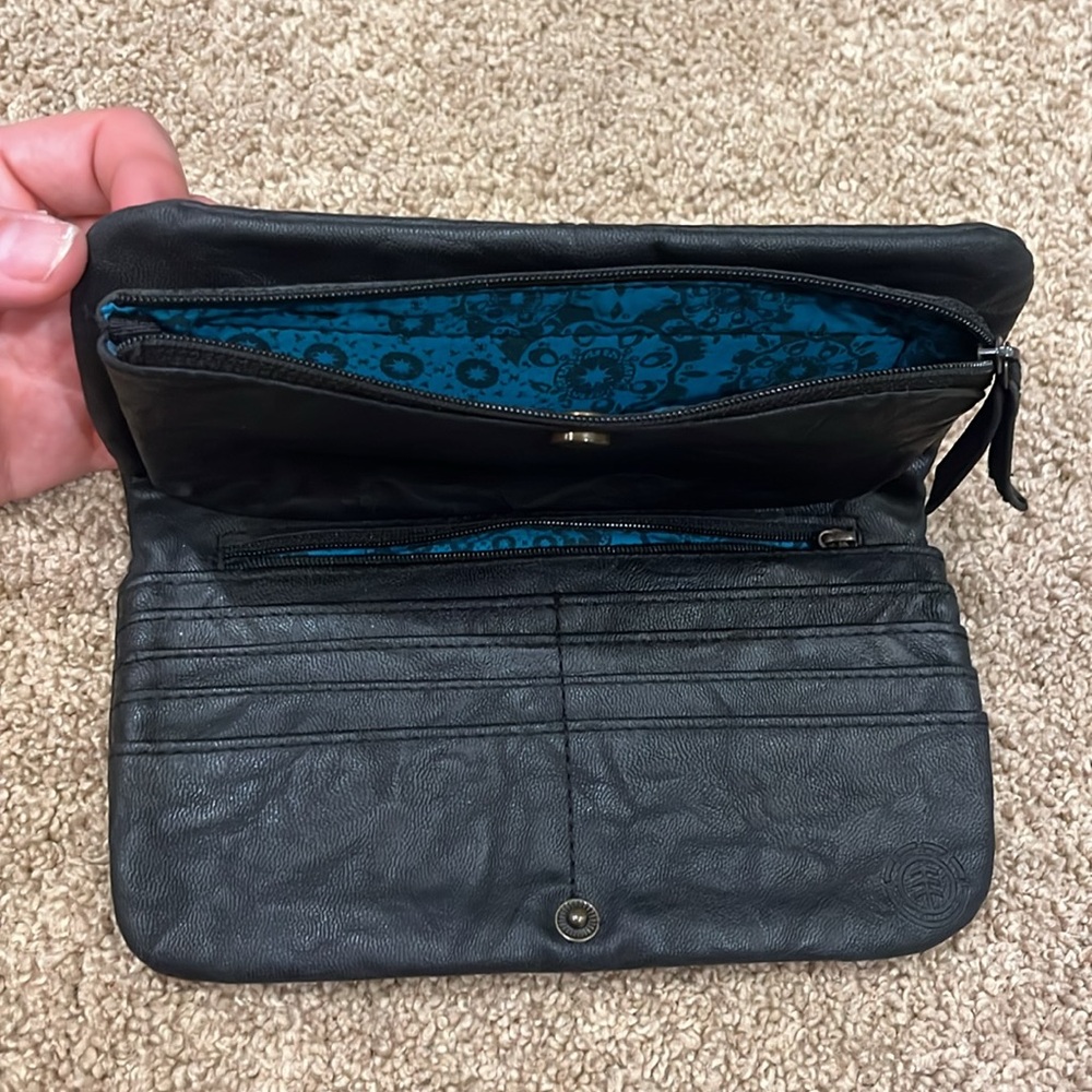 ELEMENT - Picture 2 of 5